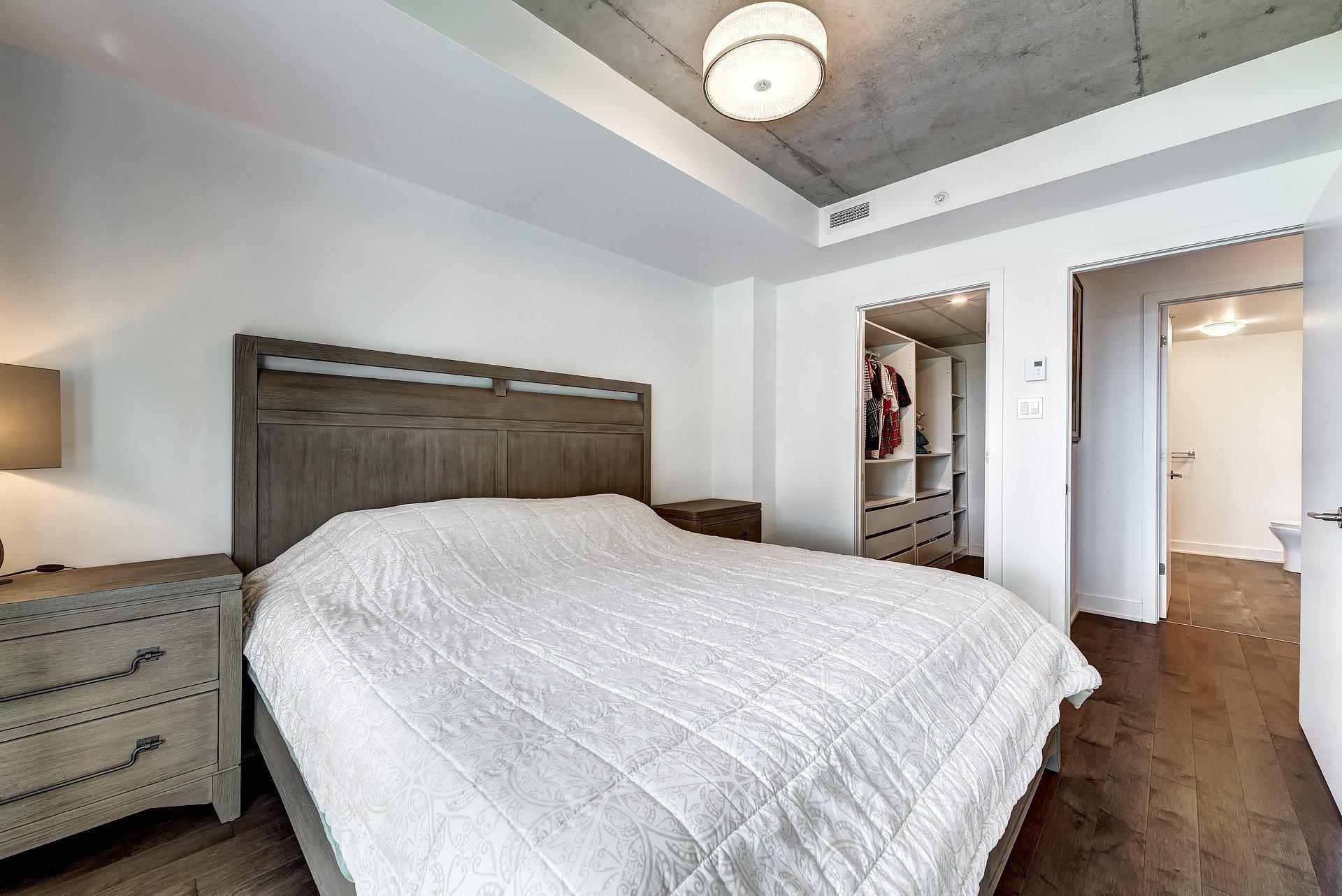 









271


Av. De l'Académie

, 210,
Dorval,




QC
H9S0B4

