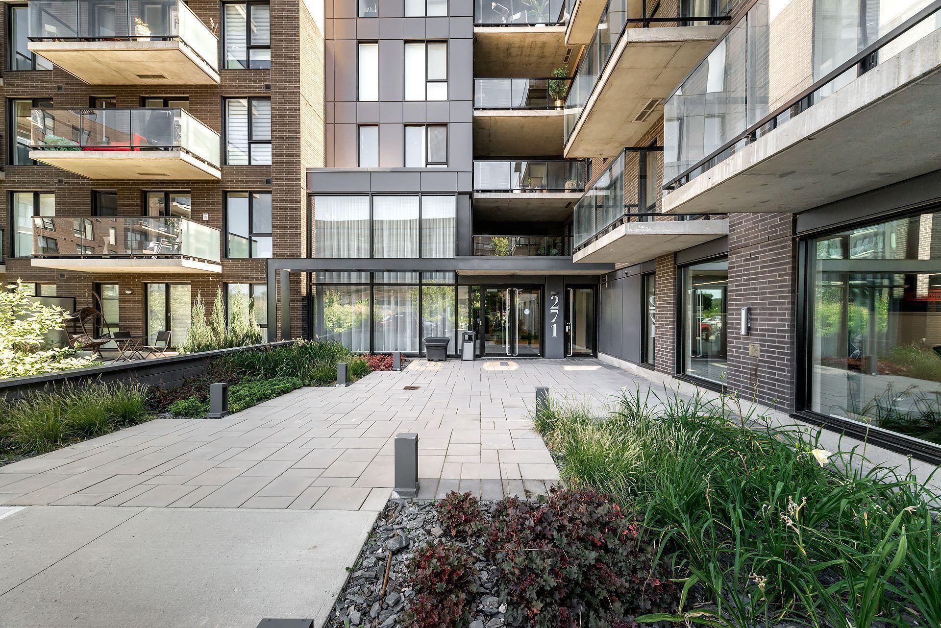 









271


Av. De l'Académie

, 210,
Dorval,




QC
H9S0B4

