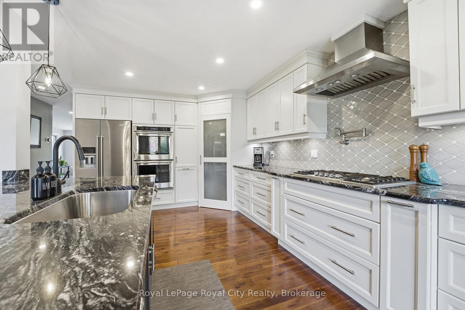 












55 BRIDLE PATH

,
Puslinch,




Ontario
N0B2J0

