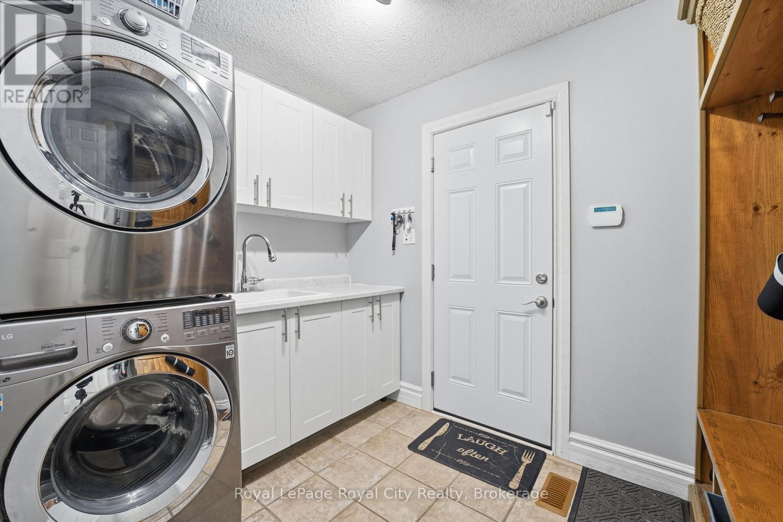 












55 BRIDLE PATH

,
Puslinch,




Ontario
N0B2J0

