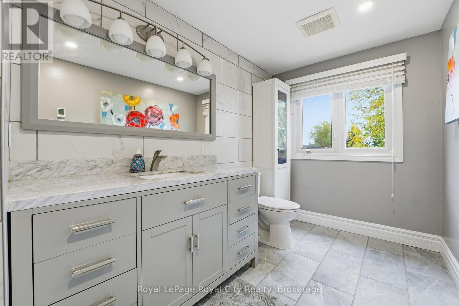 












55 BRIDLE PATH

,
Puslinch,




Ontario
N0B2J0

