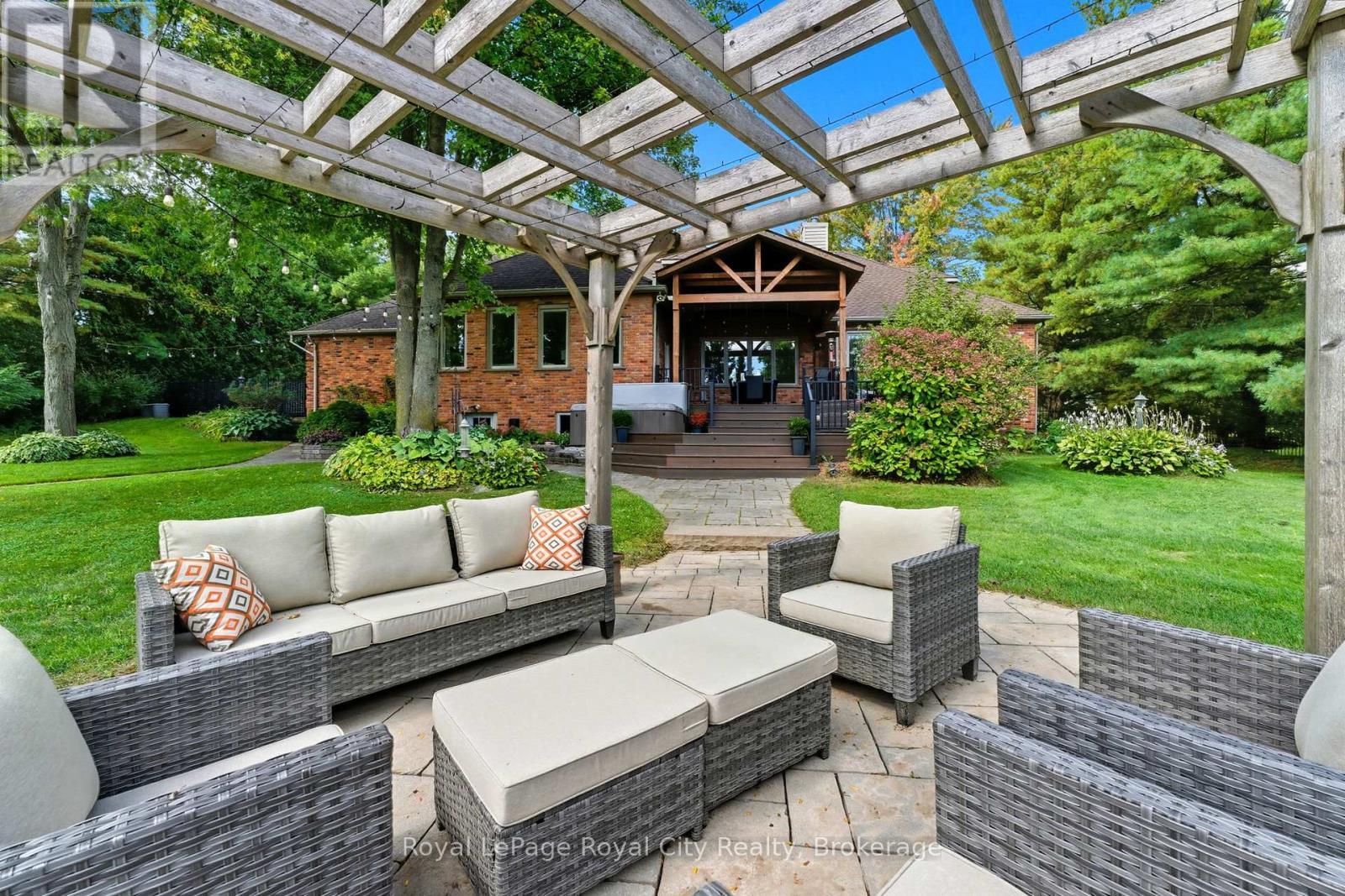 












55 BRIDLE PATH

,
Puslinch,




Ontario
N0B2J0

