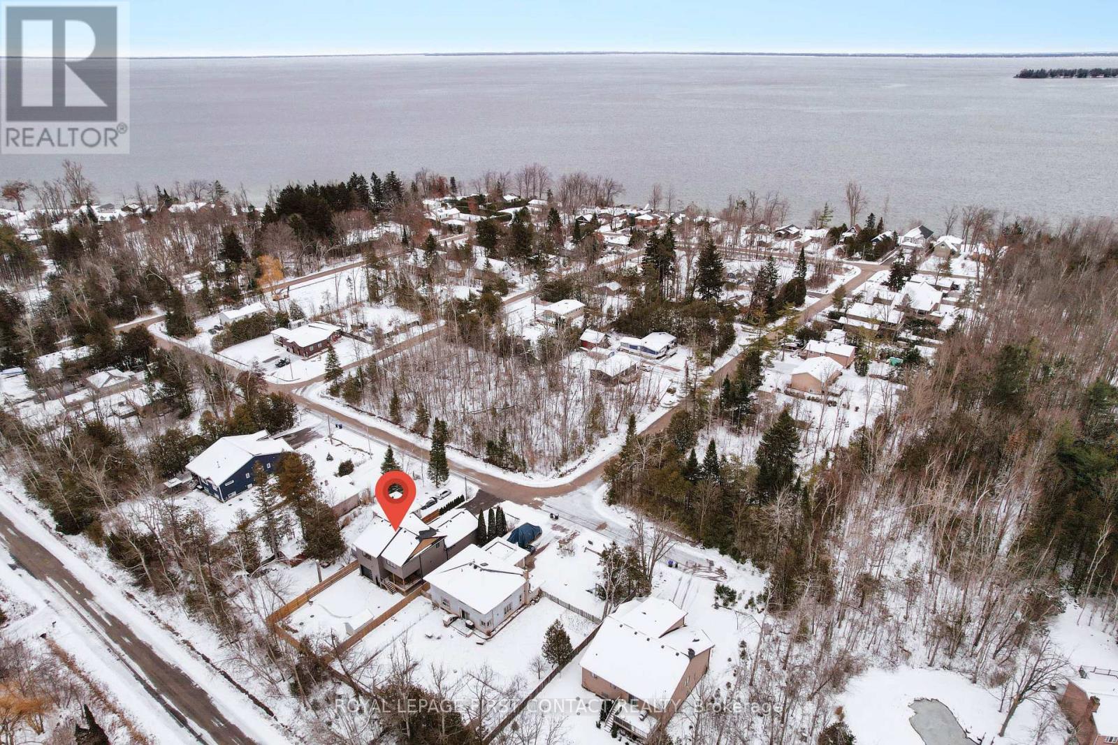 












18 LAKEVIEW ROAD

,
Oro-Medonte,




Ontario
L0L2E0

