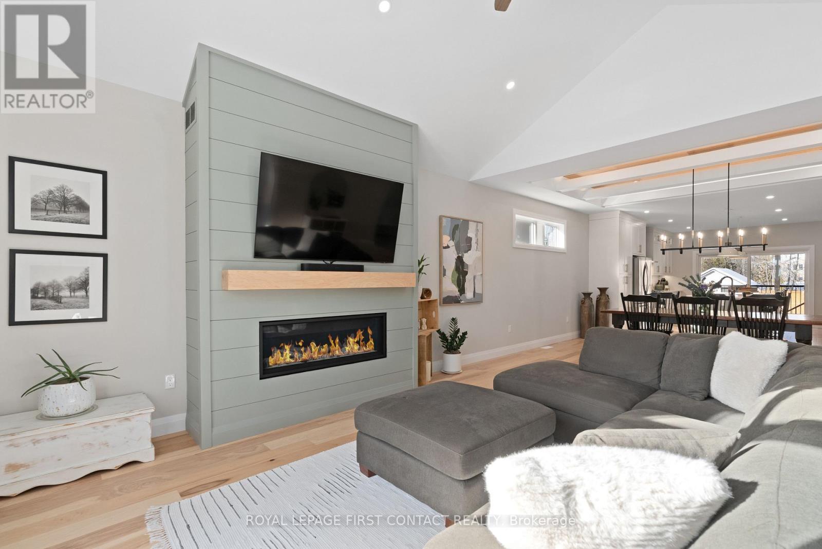 












18 LAKEVIEW ROAD

,
Oro-Medonte,




Ontario
L0L2E0

