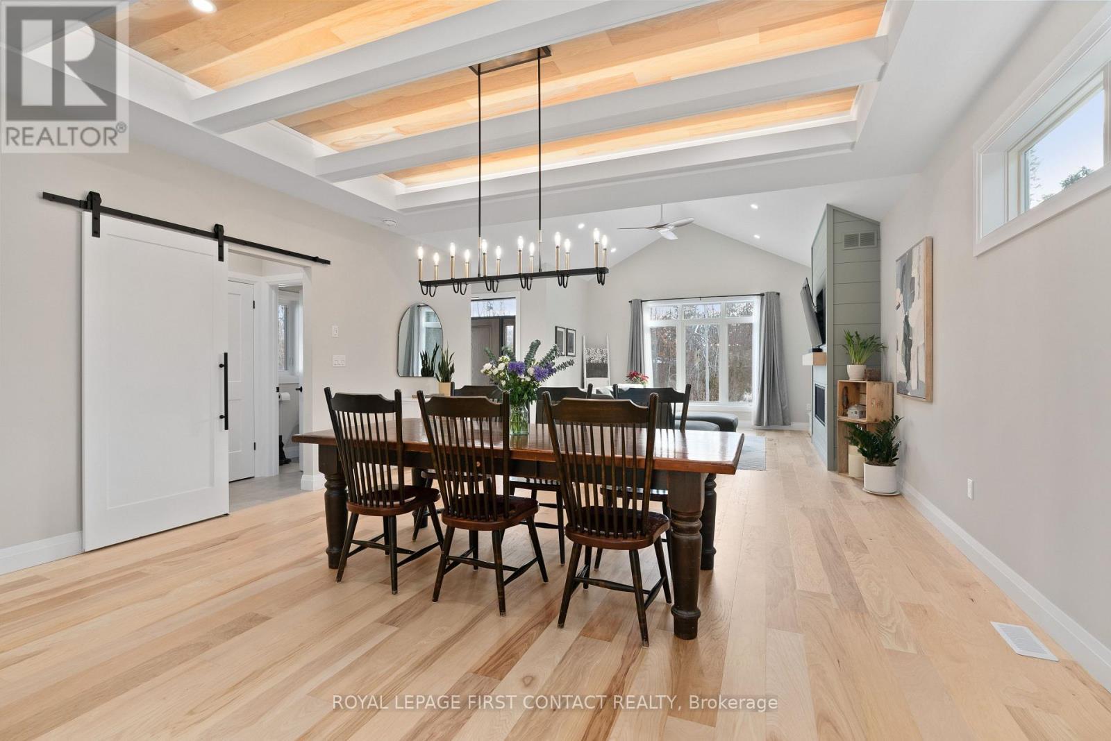 












18 LAKEVIEW ROAD

,
Oro-Medonte,




Ontario
L0L2E0

