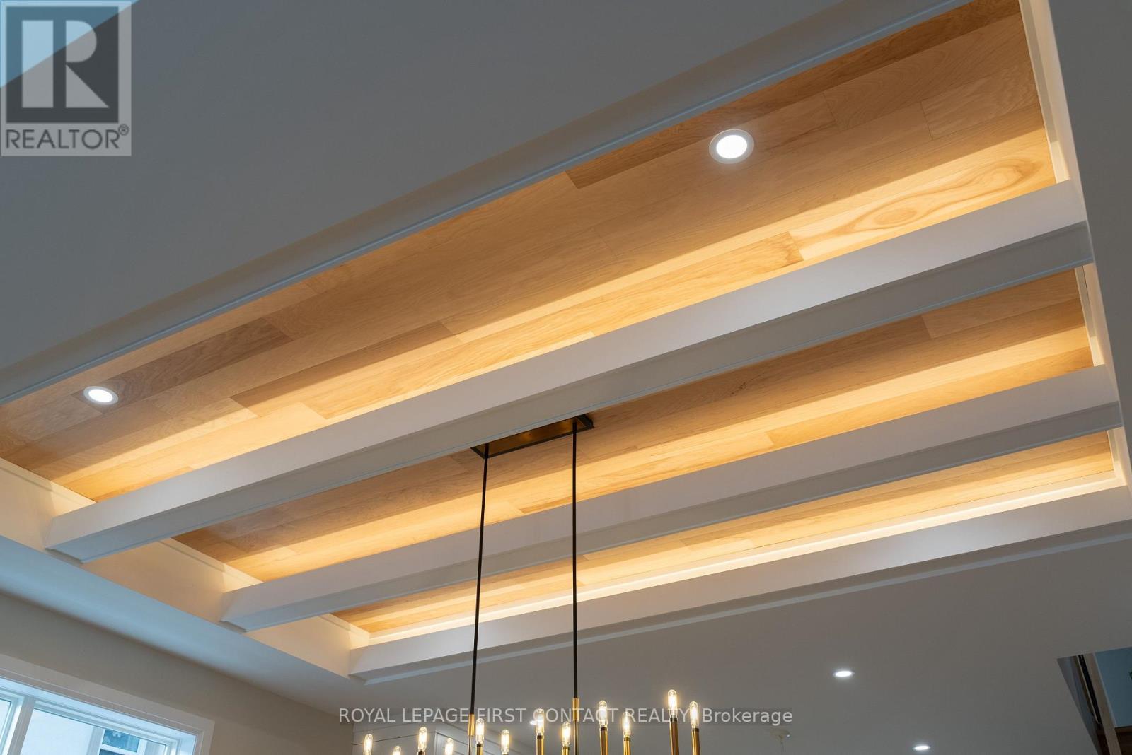 












18 LAKEVIEW ROAD

,
Oro-Medonte,




Ontario
L0L2E0

