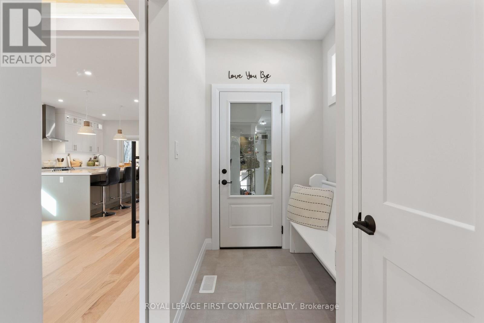 












18 LAKEVIEW ROAD

,
Oro-Medonte,




Ontario
L0L2E0

