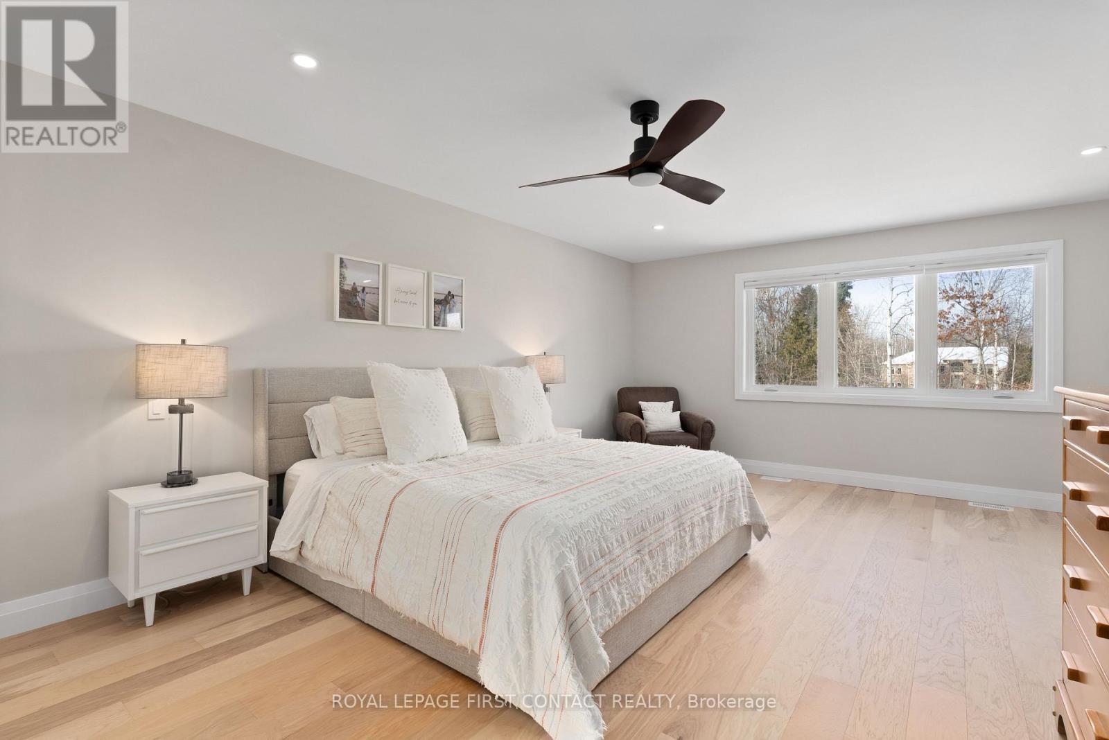 












18 LAKEVIEW ROAD

,
Oro-Medonte,




Ontario
L0L2E0

