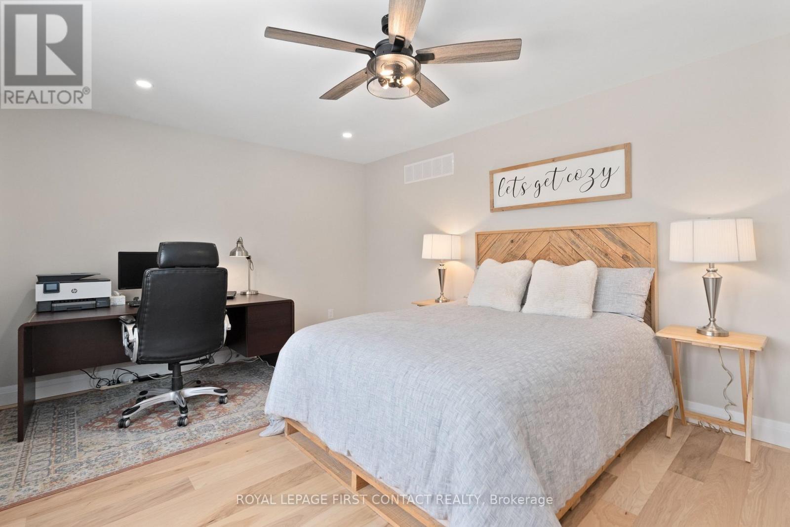 












18 LAKEVIEW ROAD

,
Oro-Medonte,




Ontario
L0L2E0

