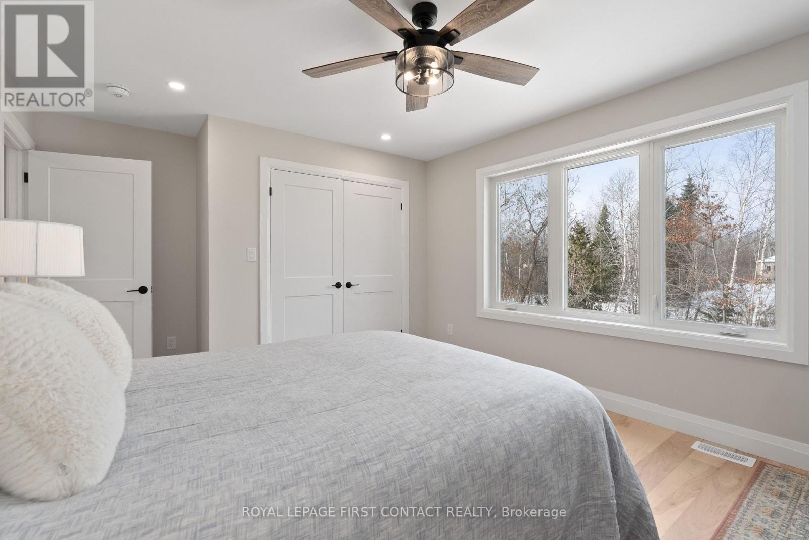 












18 LAKEVIEW ROAD

,
Oro-Medonte,




Ontario
L0L2E0

