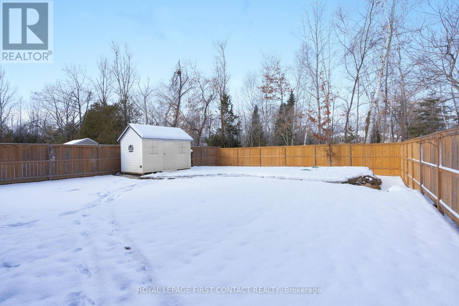 












18 LAKEVIEW ROAD

,
Oro-Medonte,




Ontario
L0L2E0

