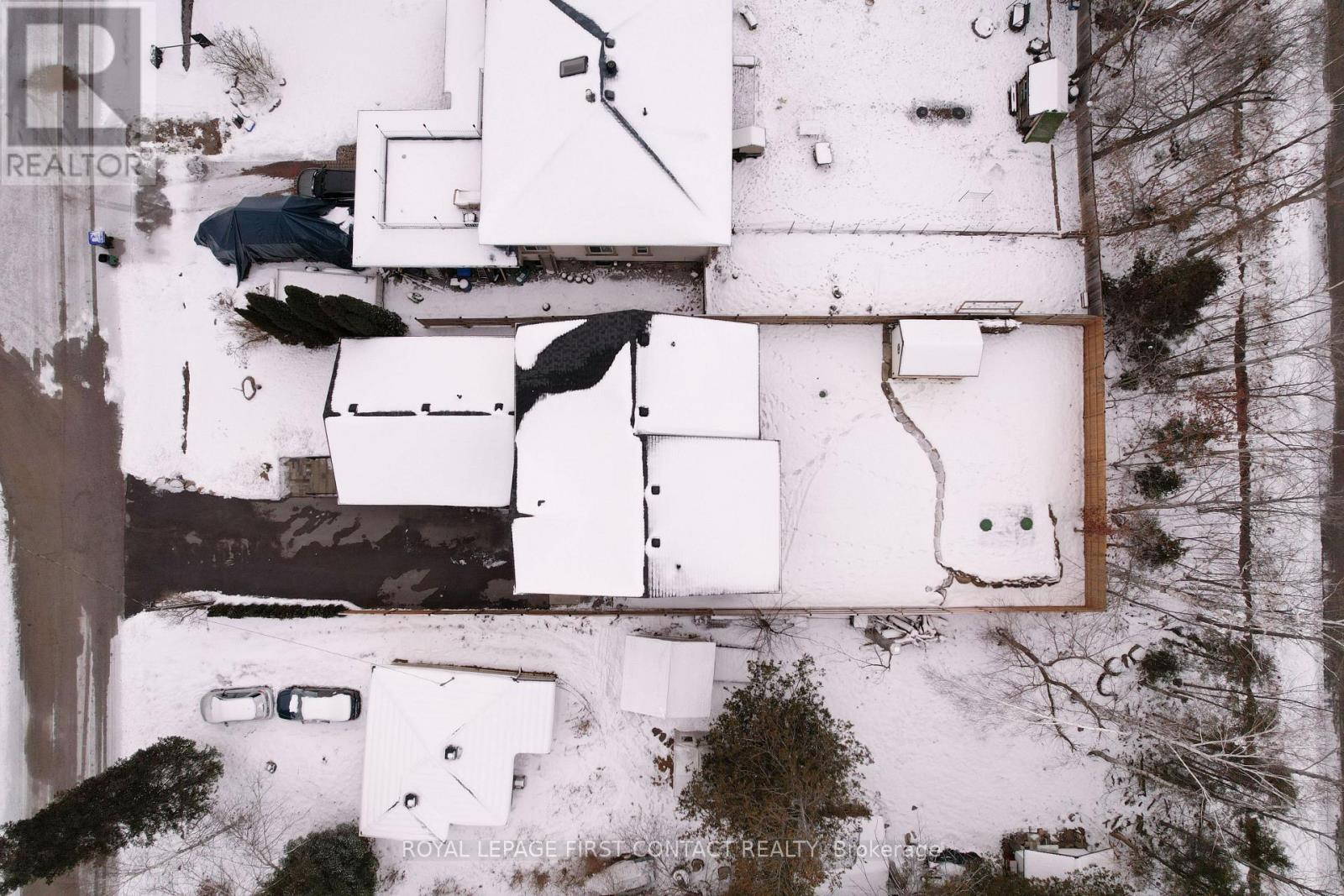 












18 LAKEVIEW ROAD

,
Oro-Medonte,




Ontario
L0L2E0

