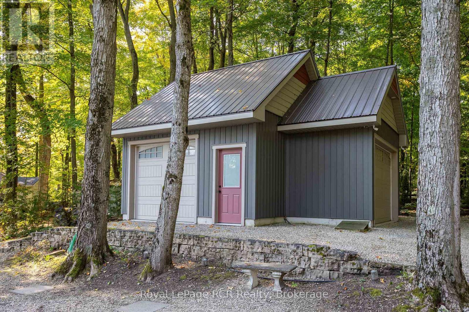 












173 MACDONALDS ROAD

,
Grey Highlands,




Ontario
N0C1E0

