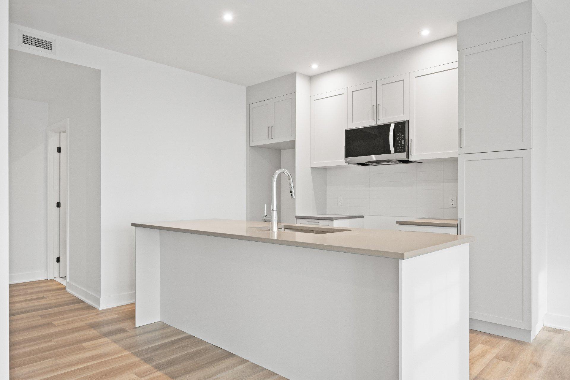 









280


Rue du Mont-Plaisant

, 10,
Mont-Tremblant,




QC
J8E1L2

