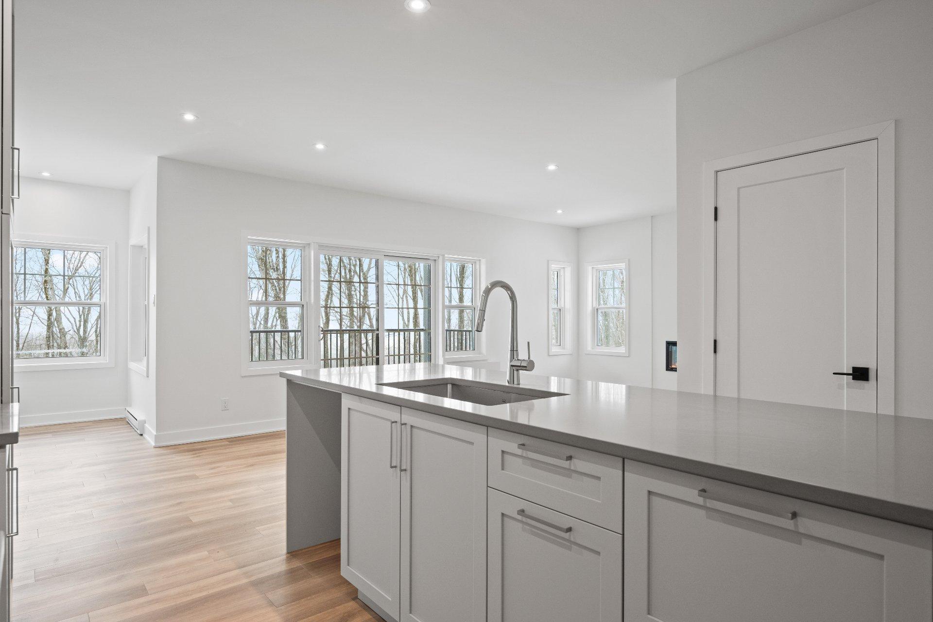 









280


Rue du Mont-Plaisant

, 10,
Mont-Tremblant,




QC
J8E1L2

