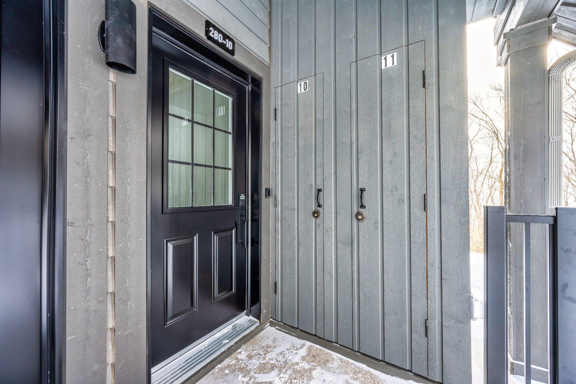 









280


Rue du Mont-Plaisant

, 10,
Mont-Tremblant,




QC
J8E1L2

