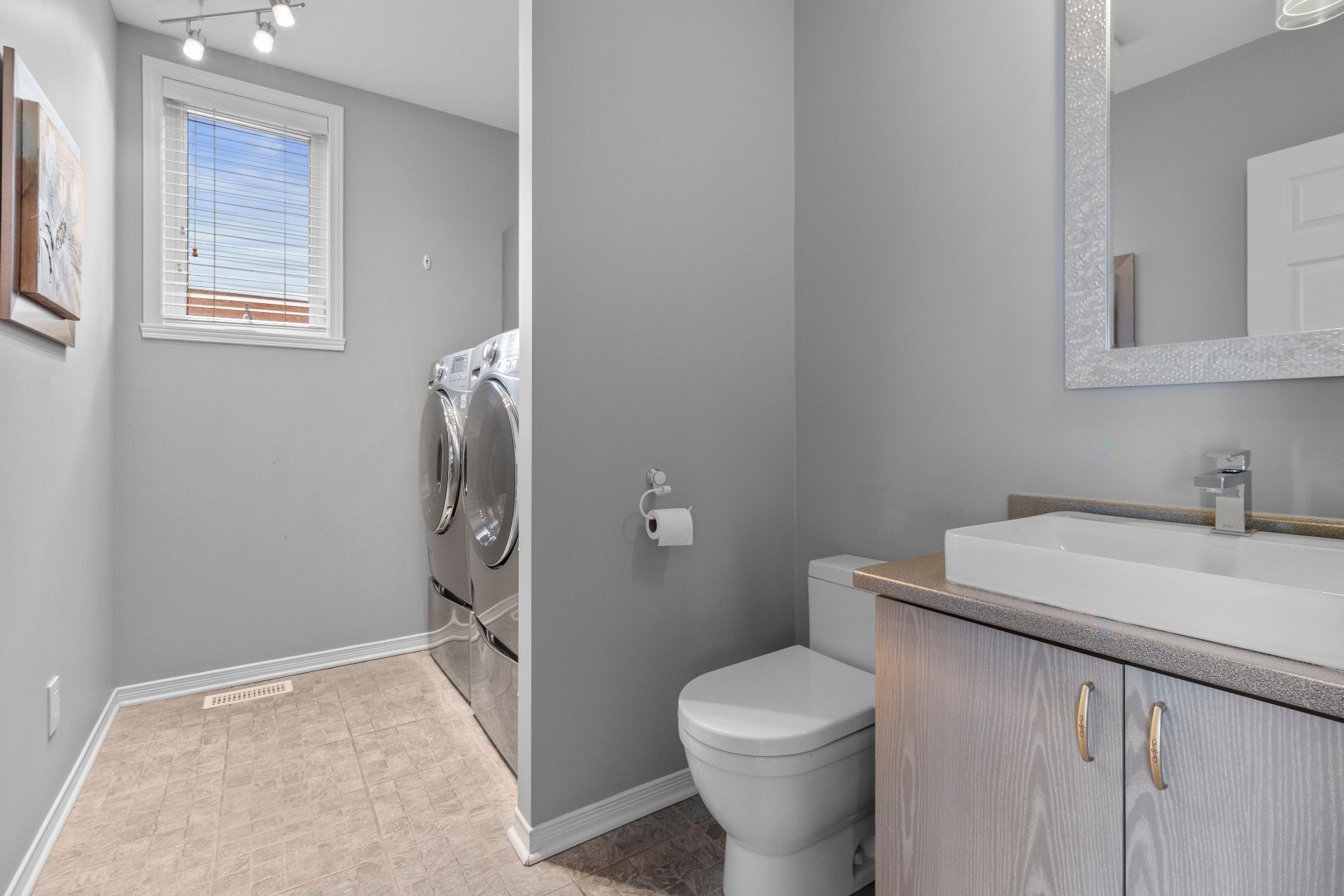 









907


Rue Henri-Massé

,
Longueuil (Saint-Hubert),




QC
J3Z1G9

