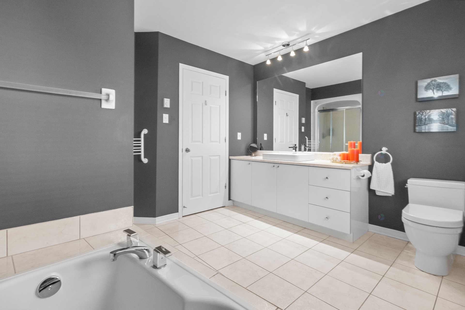 









907


Rue Henri-Massé

,
Longueuil (Saint-Hubert),




QC
J3Z1G9

