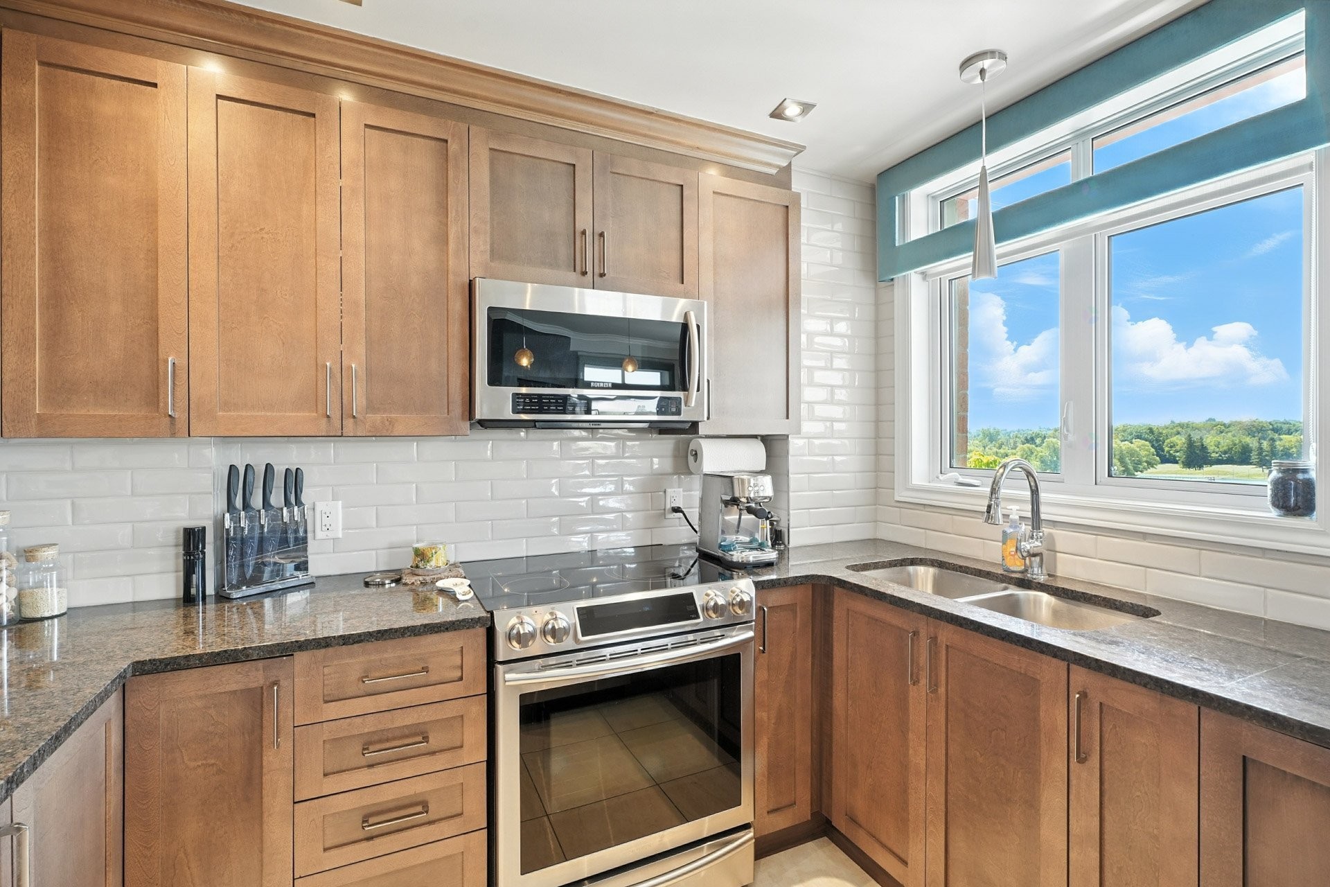 









1180


Ch. d'Aylmer

, 412,
Gatineau (Aylmer),




QC
J9H0G5

