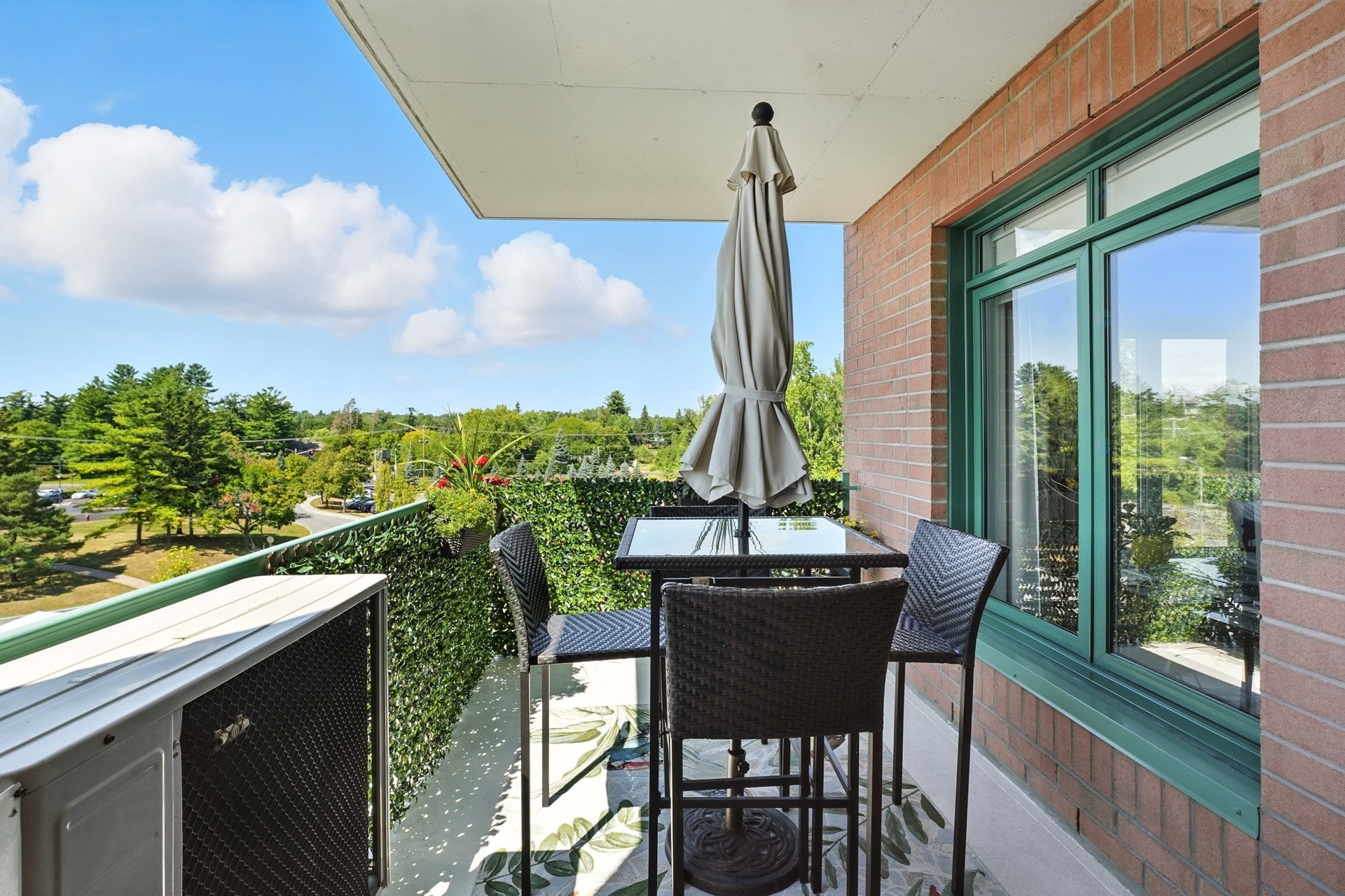 









1180


Ch. d'Aylmer

, 412,
Gatineau (Aylmer),




QC
J9H0G5

