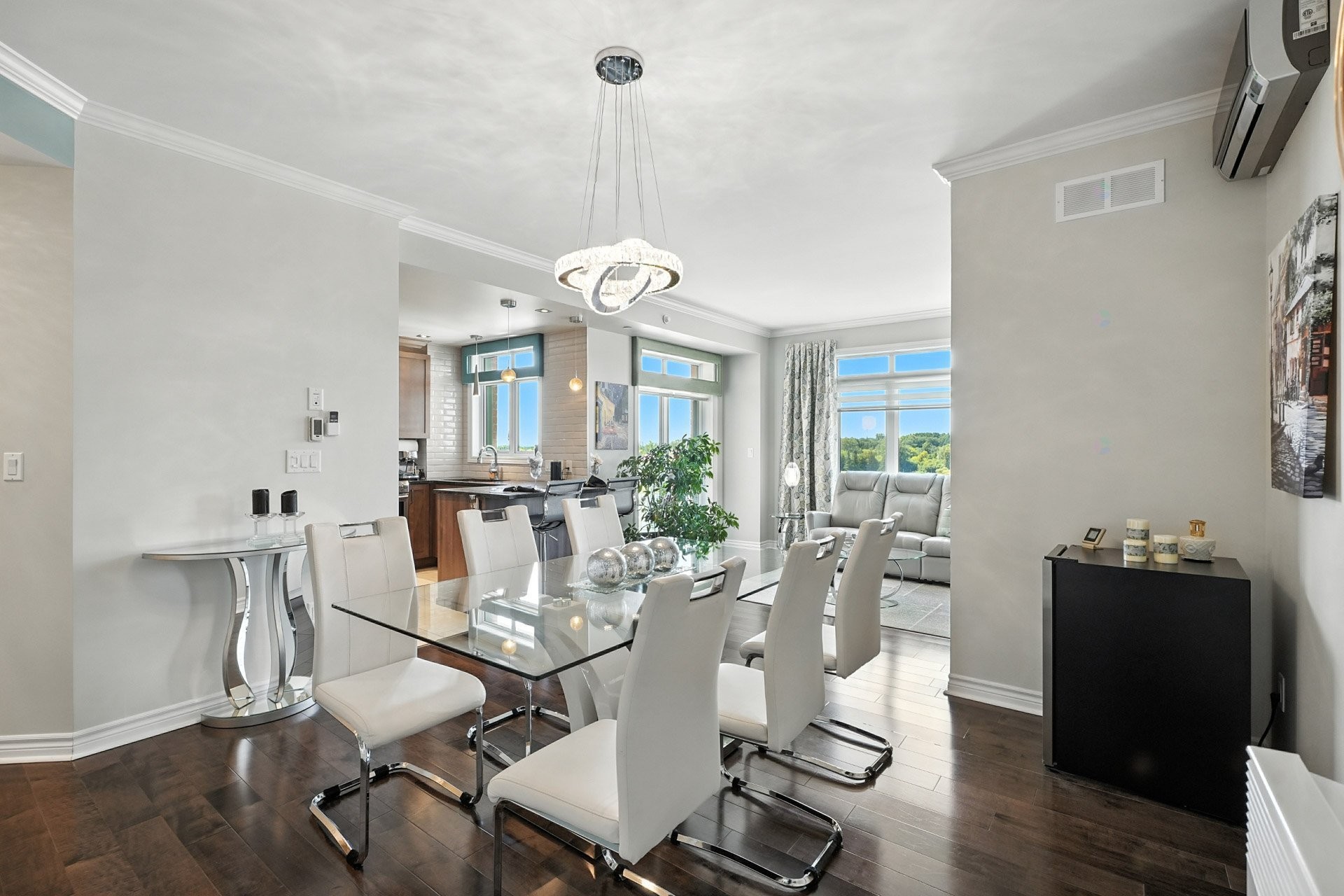 









1180


Ch. d'Aylmer

, 412,
Gatineau (Aylmer),




QC
J9H0G5

