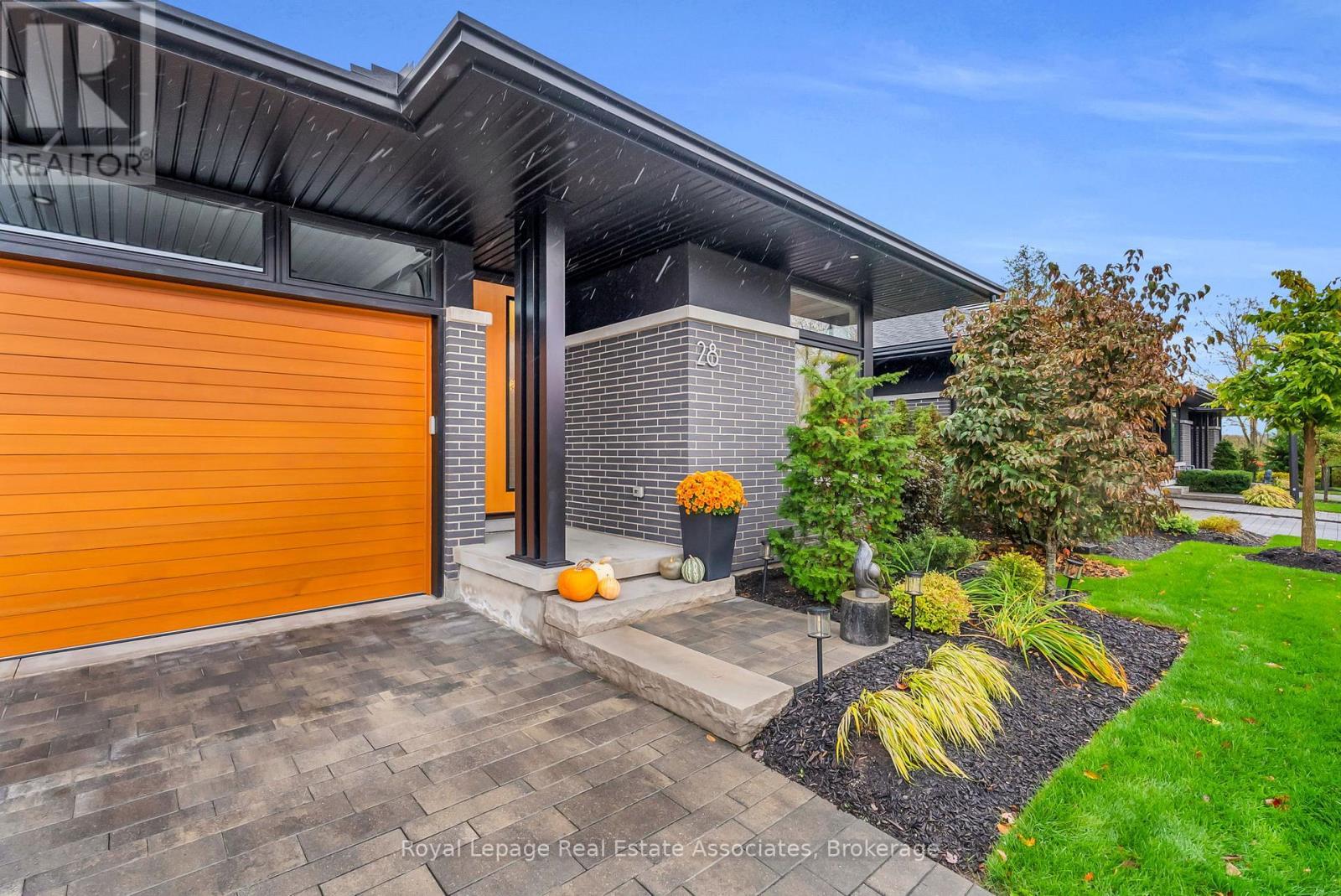 












8 - 28 JUNIPER TRAIL

,
Welland,




Ontario
L3C0H5

