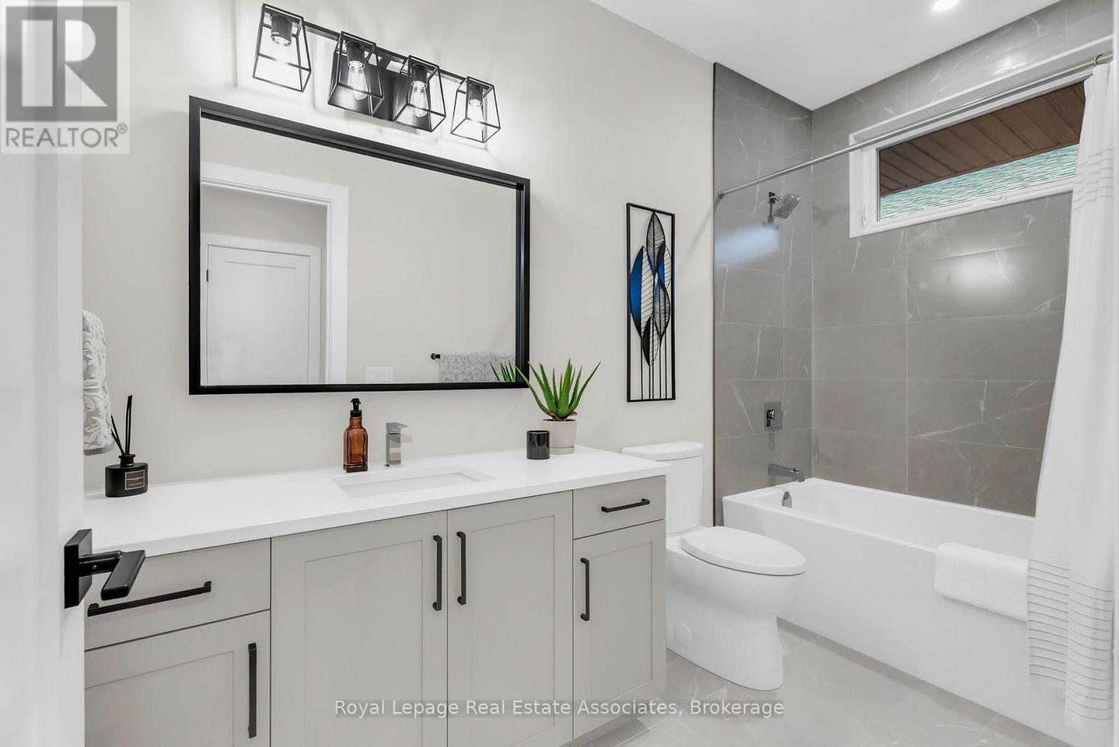 












8 - 28 JUNIPER TRAIL

,
Welland,




Ontario
L3C0H5

