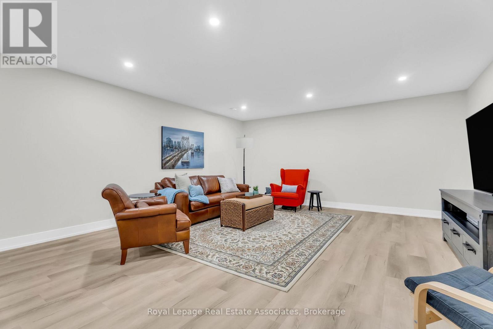 












8 - 28 JUNIPER TRAIL

,
Welland,




Ontario
L3C0H5

