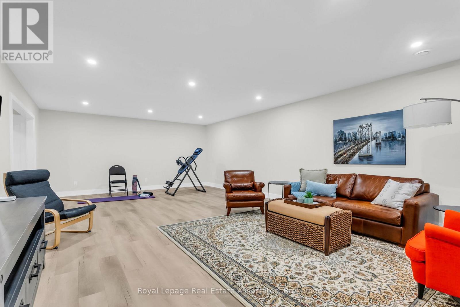 












8 - 28 JUNIPER TRAIL

,
Welland,




Ontario
L3C0H5

