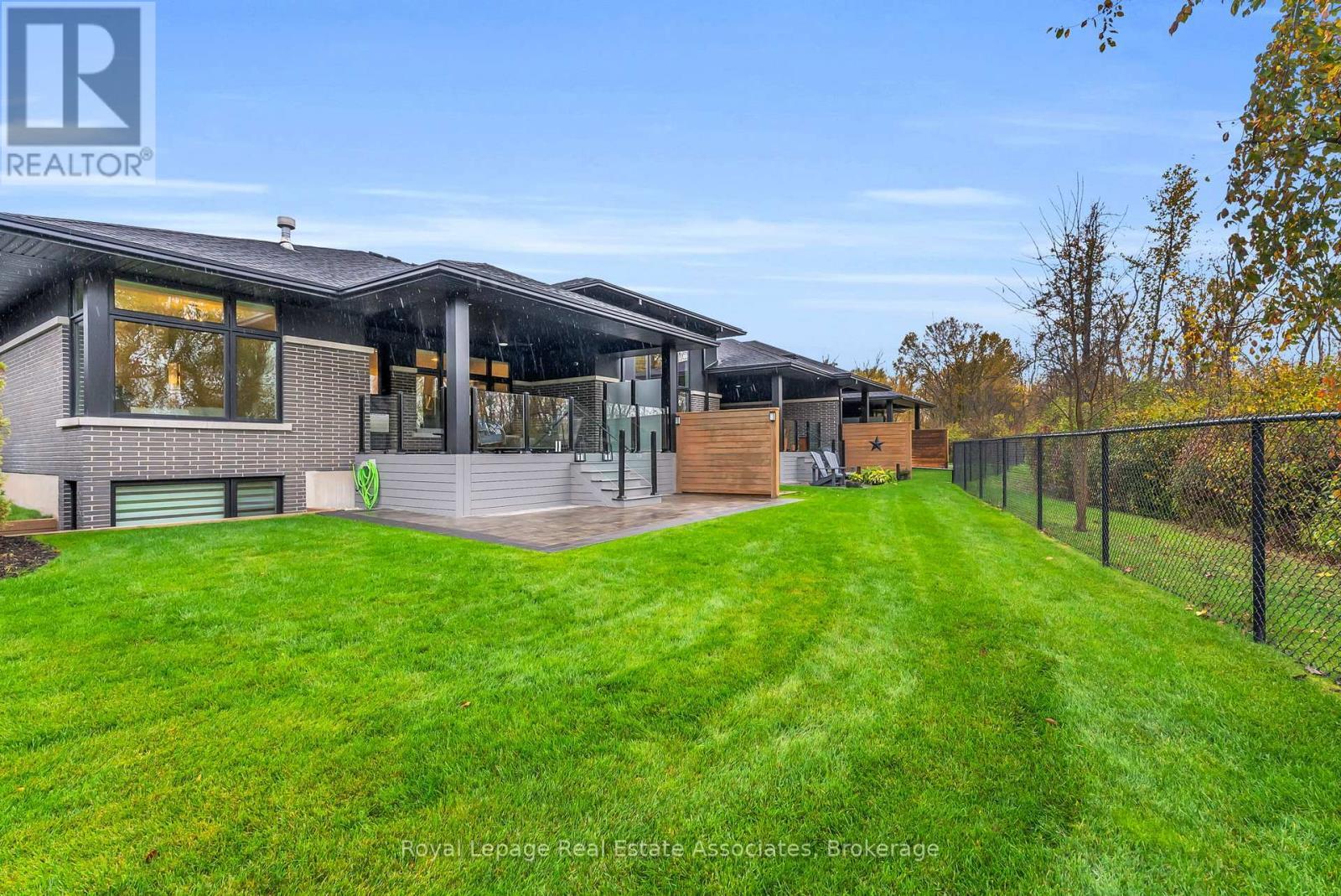 












8 - 28 JUNIPER TRAIL

,
Welland,




Ontario
L3C0H5

