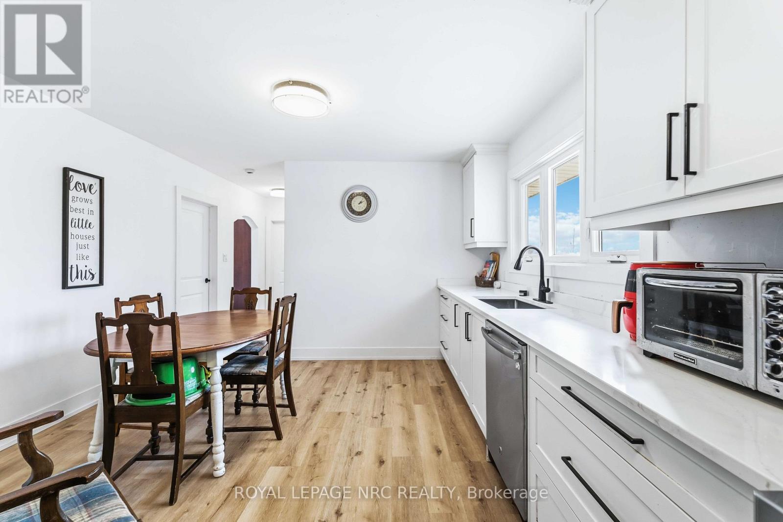 












764 COLLVER ROAD

,
West Lincoln (Bismark/Wellandport),




Ontario
L0R2J0

