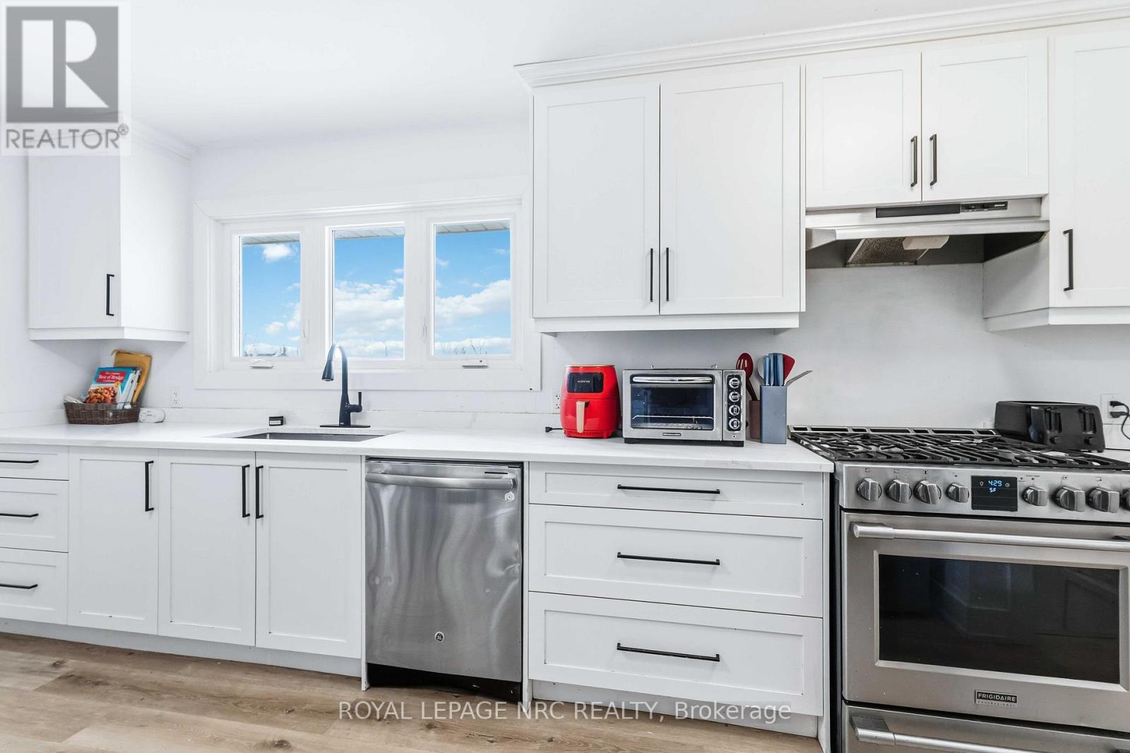 












764 COLLVER ROAD

,
West Lincoln (Bismark/Wellandport),




Ontario
L0R2J0

