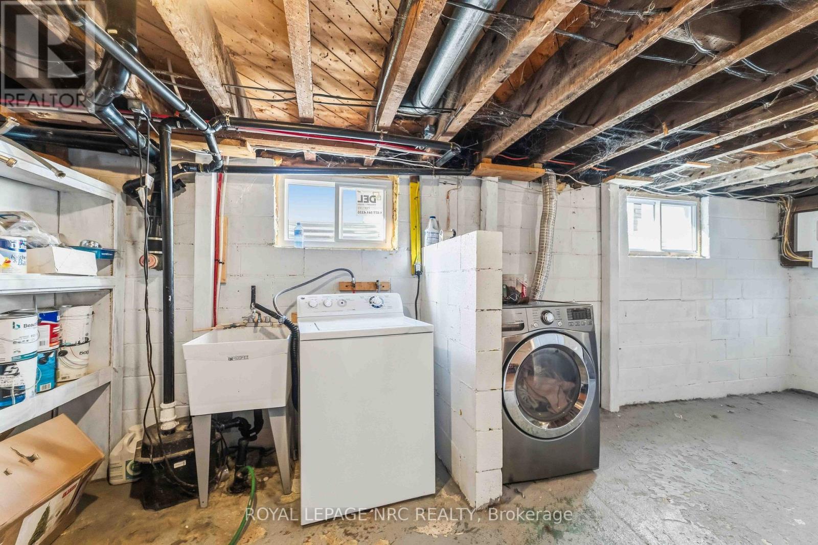 












764 COLLVER ROAD

,
West Lincoln (Bismark/Wellandport),




Ontario
L0R2J0

