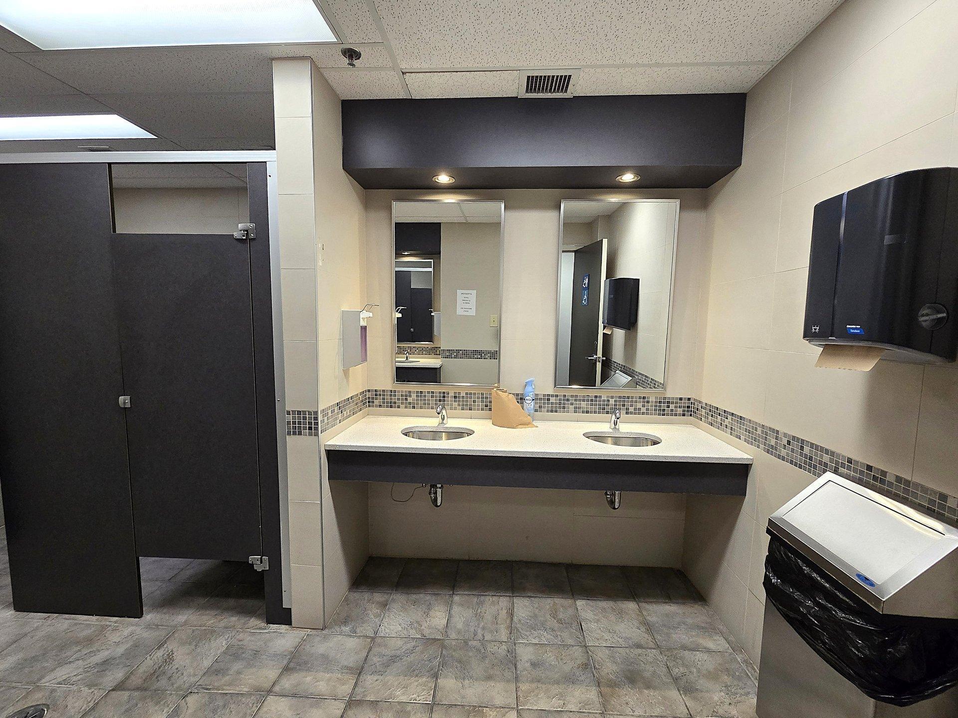 









35


Rue de Port-Royal E.

, 401,
Montréal (Ahuntsic-Cartierville),




QC
H3L3T1

