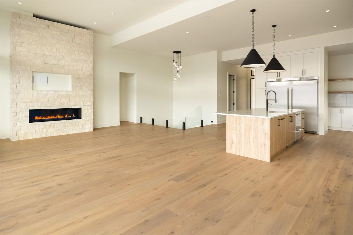 









573


Clifton

Court,
Kelowna,




BC
V1V 0B7

