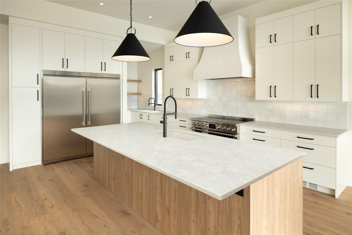 









573


Clifton

Court,
Kelowna,




BC
V1V 0B7

