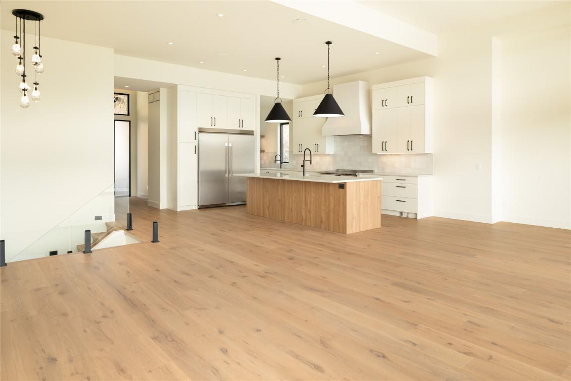 









573


Clifton

Court,
Kelowna,




BC
V1V 0B7

