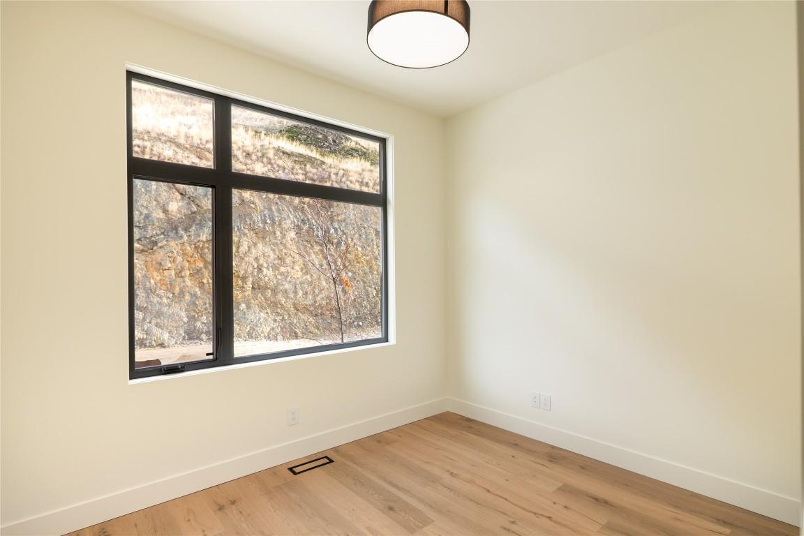 









573


Clifton

Court,
Kelowna,




BC
V1V 0B7

