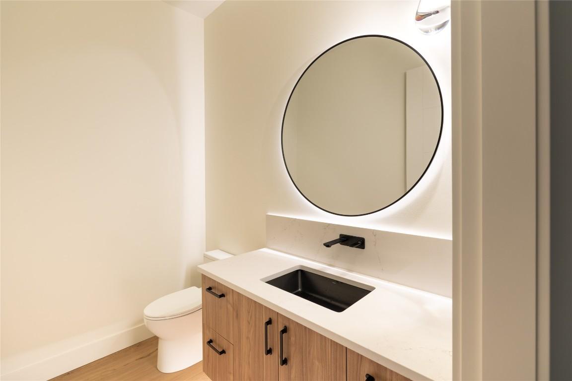 









573


Clifton

Court,
Kelowna,




BC
V1V 0B7

