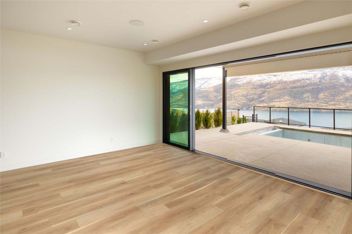 









573


Clifton

Court,
Kelowna,




BC
V1V 0B7

