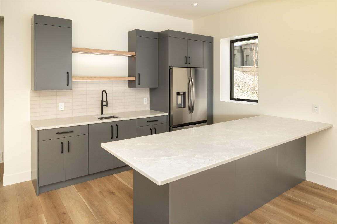 









573


Clifton

Court,
Kelowna,




BC
V1V 0B7

