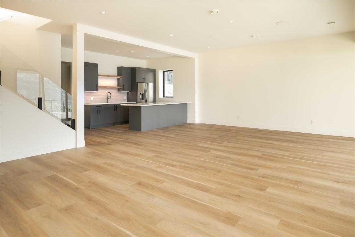 









573


Clifton

Court,
Kelowna,




BC
V1V 0B7

