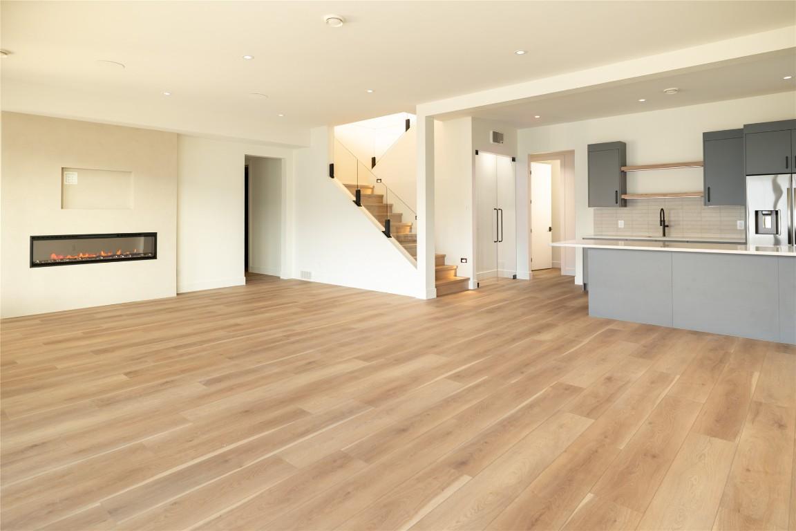 









573


Clifton

Court,
Kelowna,




BC
V1V 0B7

