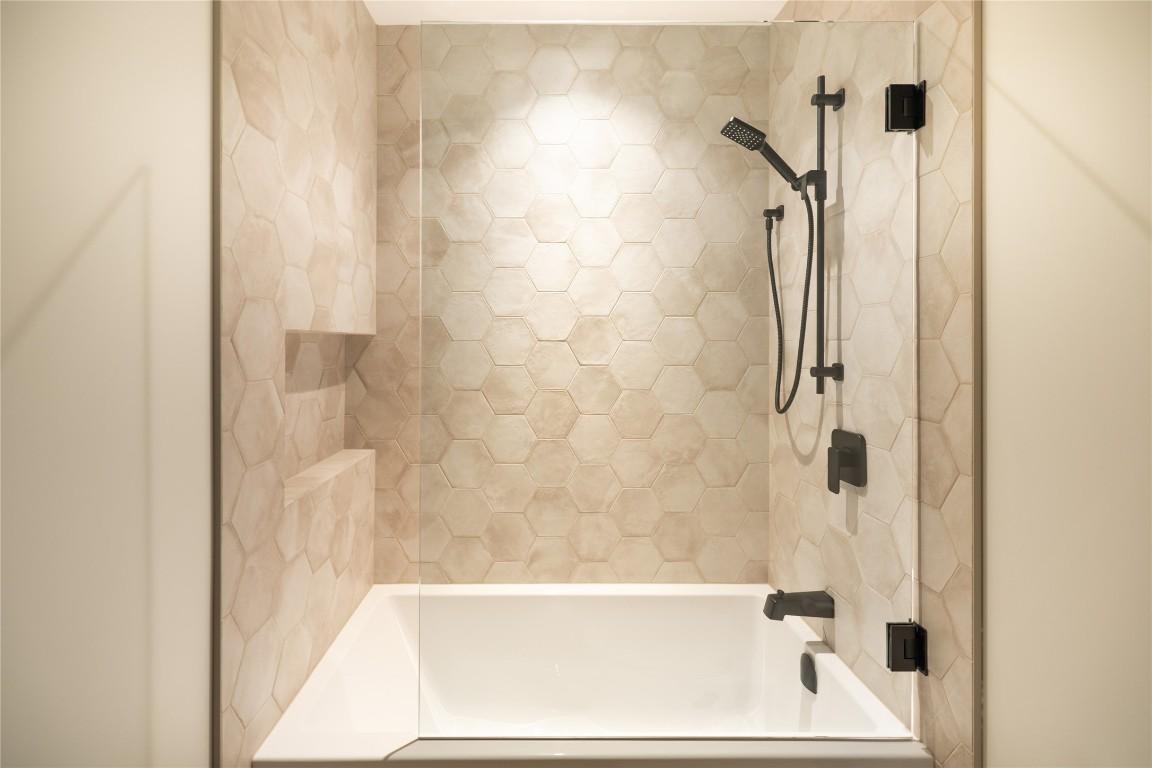 









573


Clifton

Court,
Kelowna,




BC
V1V 0B7

