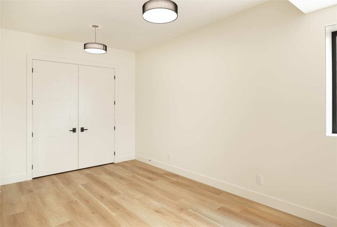 









573


Clifton

Court,
Kelowna,




BC
V1V 0B7

