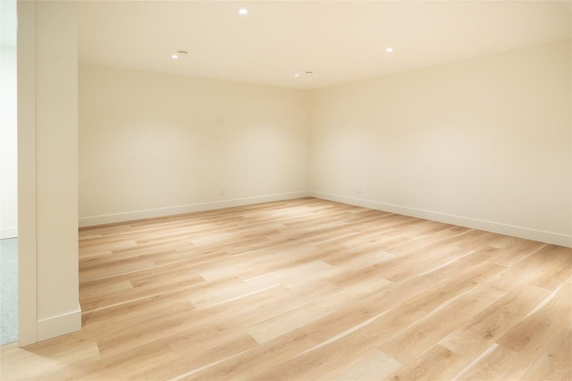 









573


Clifton

Court,
Kelowna,




BC
V1V 0B7

