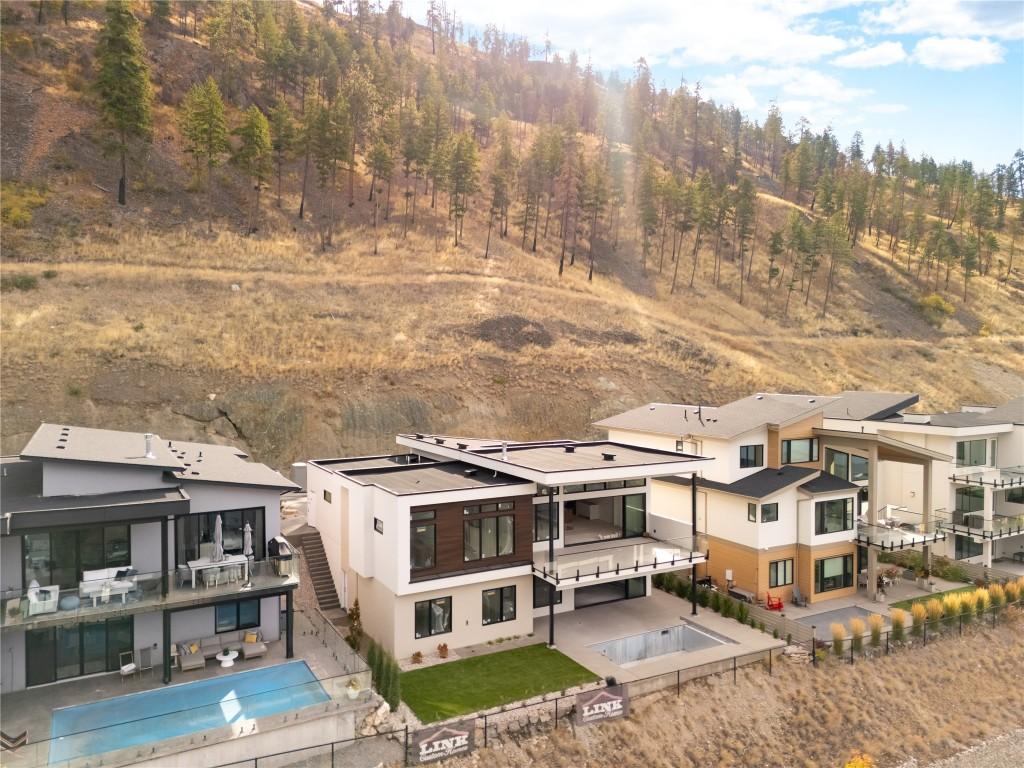 









573


Clifton

Court,
Kelowna,




BC
V1V 0B7

