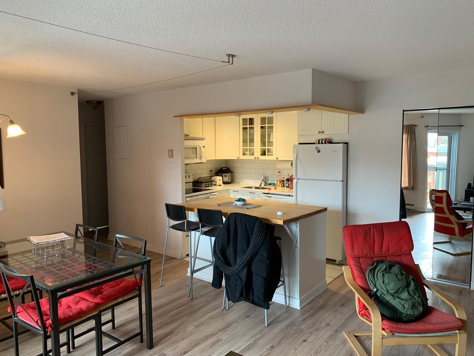 









3470


Rue Simpson

, 211,
Montréal (Ville-Marie),




QC
H3G2J5

