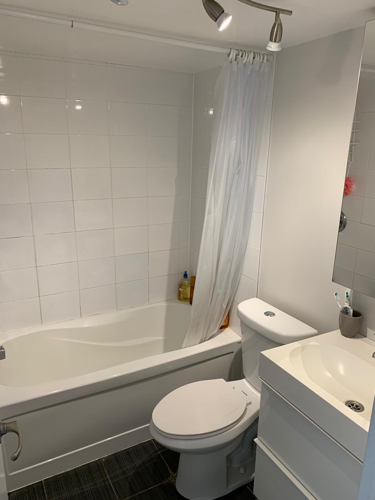 









3470


Rue Simpson

, 211,
Montréal (Ville-Marie),




QC
H3G2J5

