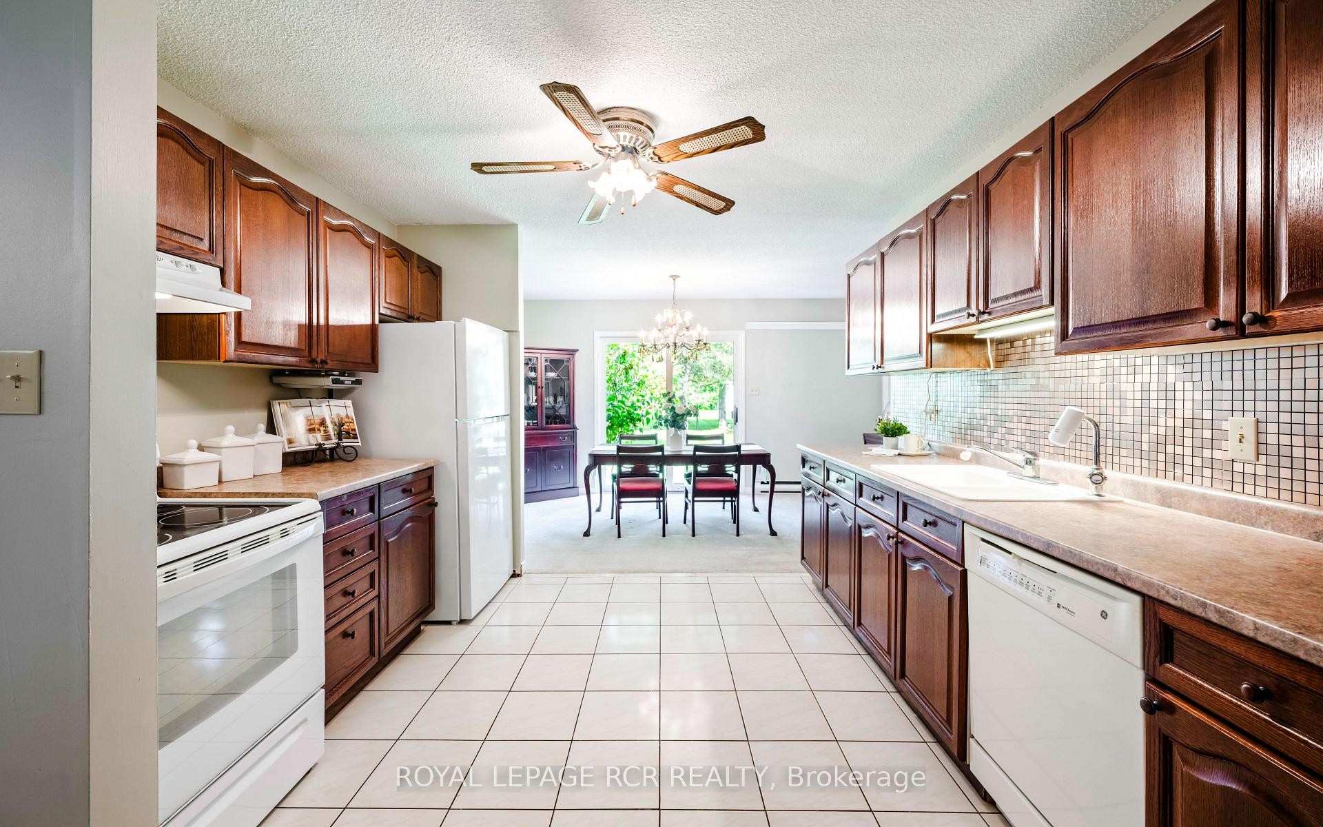 









2534


Highpoint

Side Road,
Caledon,




ON
L7K 0J1

